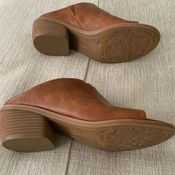 Sofft Euro Soft Caelyn brown leather heeled sandals. Size 6 - Picture 3 of 5